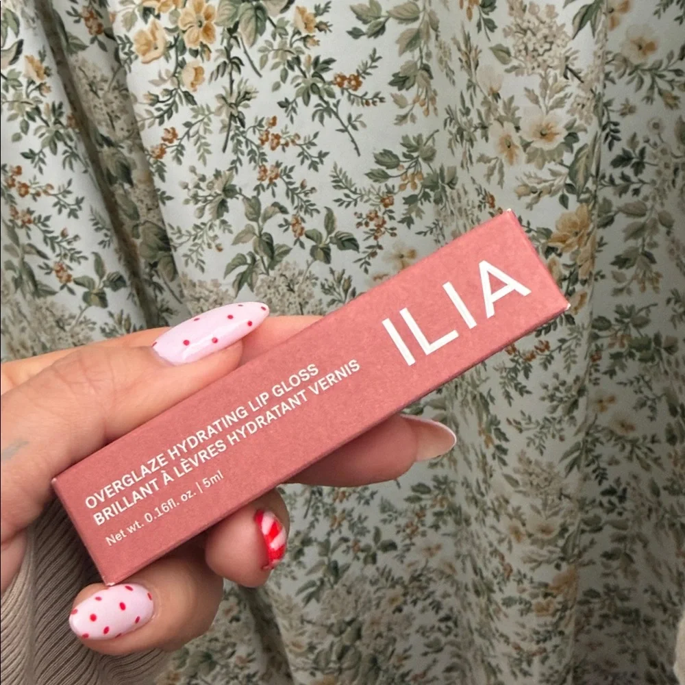 Overglaze Hydrating Lip Gloss for 24-Hour Moisture